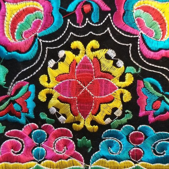 Embroidered ethnic shoulder bag - Picture 6 of 7